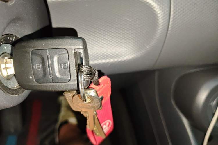 Used Wuling Hongguang New Energy 2025 Extended-Range Hybrid 50 km Standard Version Vehicle Key
