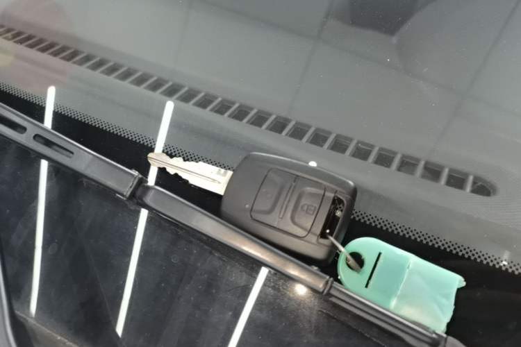 Used Wuling Hongguang New Energy 2025 Model Range-Extending Hybrid 150KM Standard Edition Vehicle Key