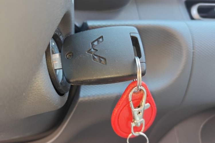 Used Wuling Hongguang New Energy 2025 Model Range-Extending Hybrid 150KM Standard Edition Vehicle Key