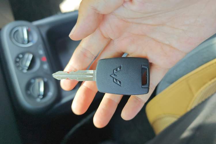 Used Wuling Hongguang New Energy 2025 Extended-Range Hybrid 50 km Utility Version Vehicle Key