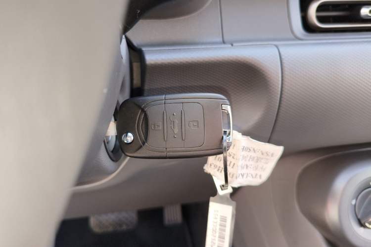 Used Wuling Hongguang New Energy 2025 Extended-Range Hybrid 50KM Comfort Version Vehicle Key