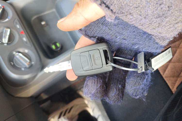 Used Wuling Hongguang New Energy 2025 Extended-Range Hybrid 50 km Standard Version Vehicle Key