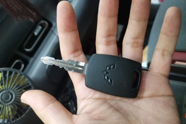Used Wuling Hongguang New Energy 2025 Extended-Range Hybrid 50 km Standard Version Vehicle Key