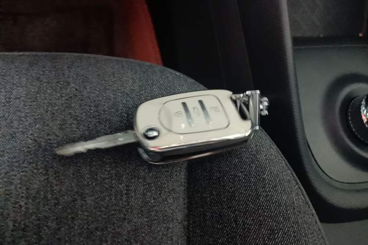 Used Wuling Hongguang New Energy 2025 Extended-Range Hybrid 50KM Comfort Version Vehicle Key