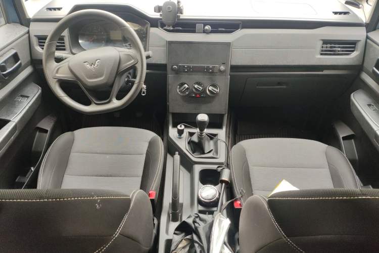 Used Wuling Hongguang PLUS 2020 1.5L Manual Standard Edition 5 Seats Center Console