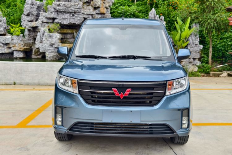 Used Wuling Hongguang PLUS 2019 1.5T Manual Comfort Version 7 Seats Exterior 1