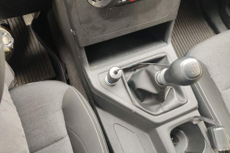 Used Wuling Hongguang PLUS 2020 1.5L Manual Standard Edition 5 Seats Gear Lever