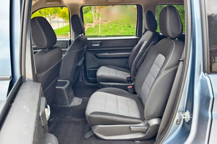 Used Wuling Hongguang PLUS 2019 1.5T Manual Comfort Version 7 Seats Interior 5