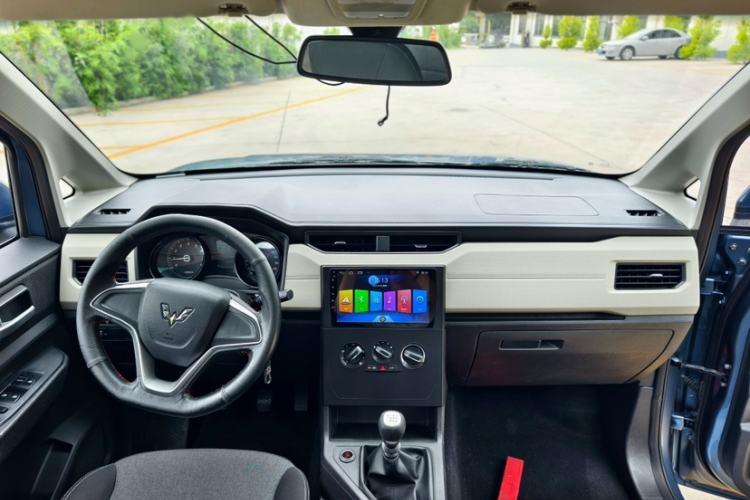 Used Wuling Hongguang PLUS 2019 1.5T Manual Comfort Version 7 Seats Interior 7