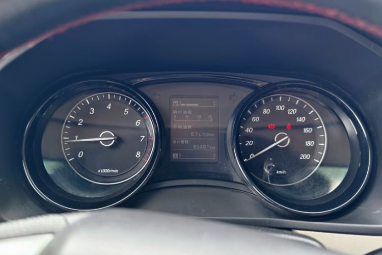Used Wuling Hongguang PLUS 2019 1.5T Manual Comfort Version 7 Seats Odometer Close Up