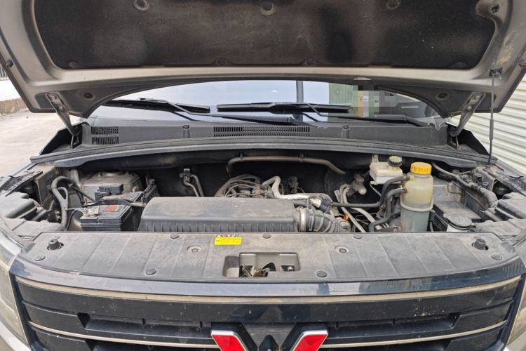 Used Wuling Hongguang PLUS 2019 1.5T Manual Luxury 7-Seater Engine Bay