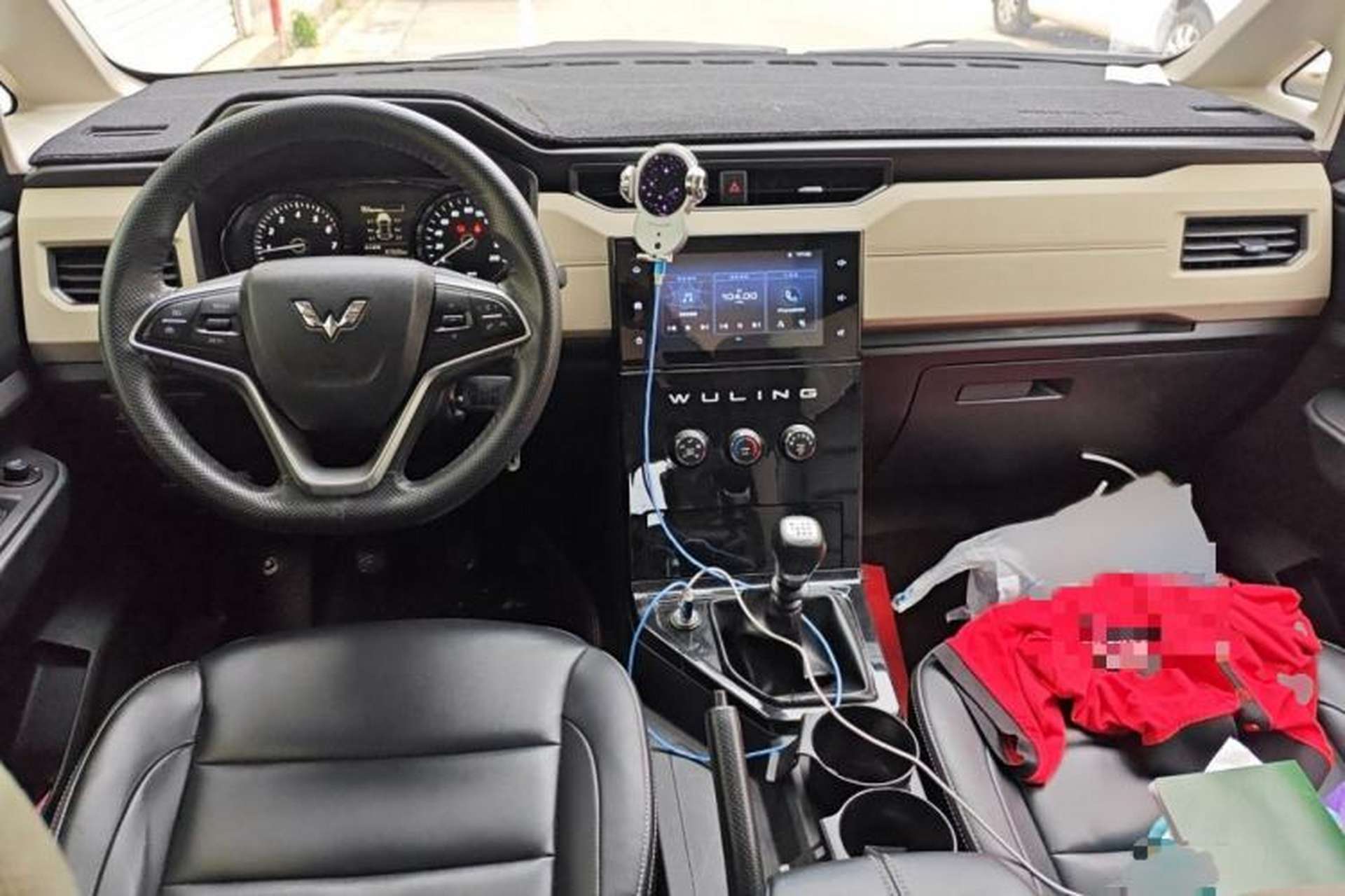 Used Wuling Hongguang PLUS 2019 1.5T Manual Luxury 7-Seater Interior 2