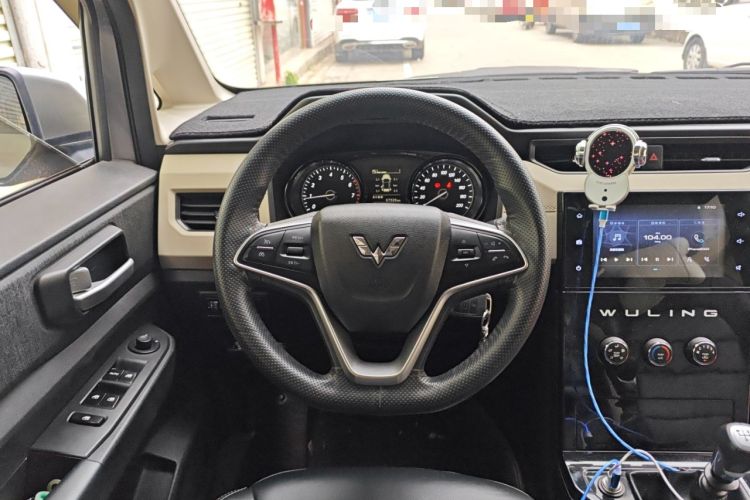 Used Wuling Hongguang PLUS 2019 1.5T Manual Luxury 7-Seater Steering Wheel