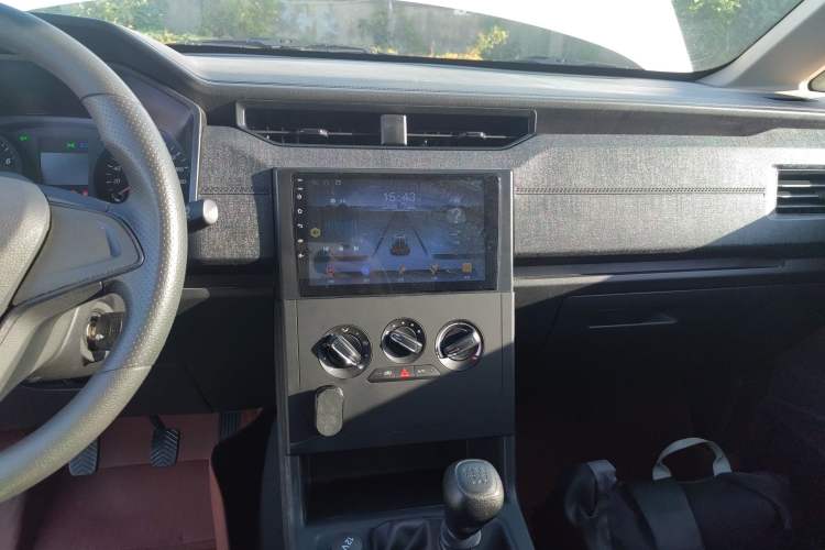 Used Wuling Hongguang PLUS 2020 1.5L Manual Comfort 7-Seater Audio And AC Panel