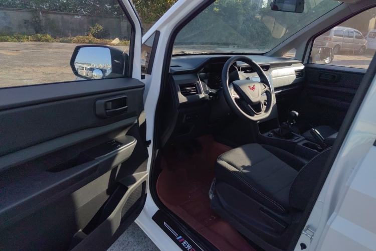 Used Wuling Hongguang PLUS 2020 1.5L Manual Comfort 7-Seater Driver Seat