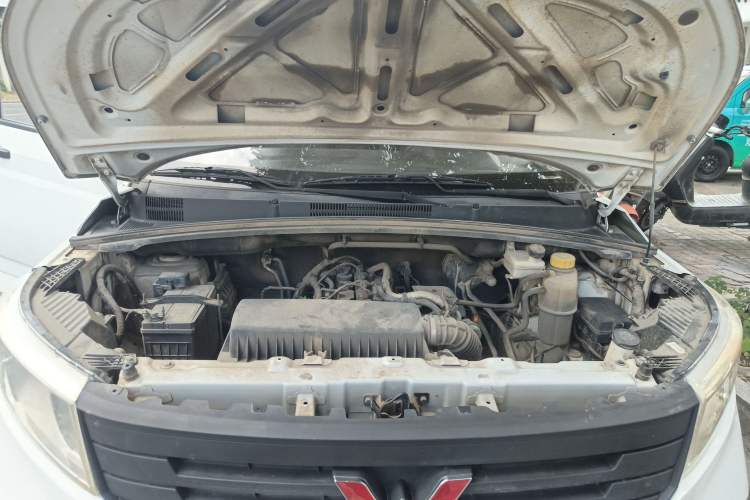 Used Wuling Hongguang PLUS 2019 1.5T Manual Standard Version 7 Seats Engine Bay