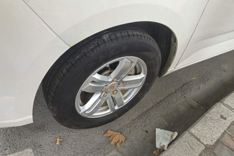 Used Wuling Hongguang PLUS 2019 1.5T Manual Standard Version 7 Seats Exterior 2