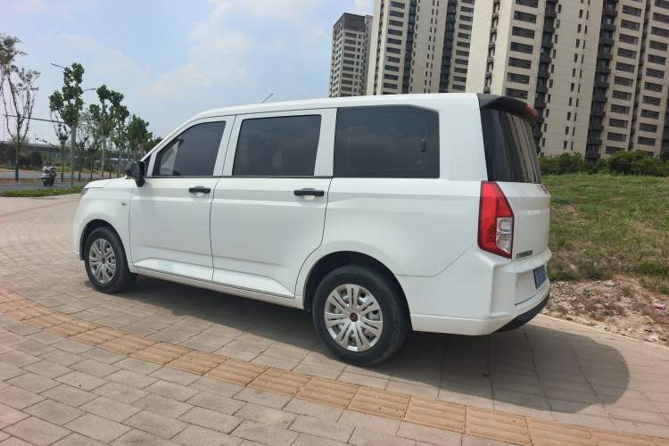 Used Wuling Hongguang PLUS 2020 1.5L Manual Standard Edition 5 Seats Exterior 5