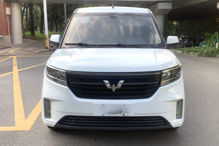 Used Wuling Hongguang PLUS 2019 1.5T Manual Standard Version 7 Seats Exterior 5