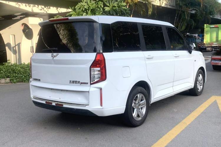 Used Wuling Hongguang PLUS 2019 1.5T Manual Standard Version 7 Seats Exterior 9