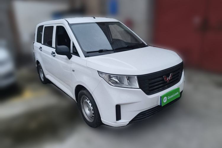 Used Wuling Hongguang PLUS 2019 1.5T Manual Standard Version 7 Seats Front Right 45 Deg