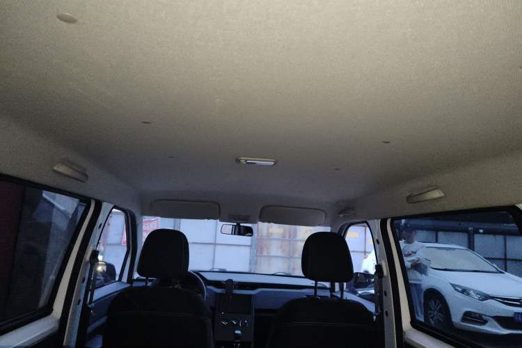 Used Wuling Hongguang PLUS 2019 1.5T Manual Standard Version 7 Seats Headliner
