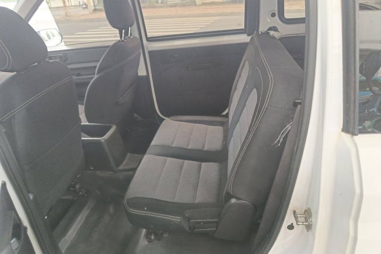 Used Wuling Hongguang PLUS 2019 1.5T Manual Standard Version 7 Seats Interior 4