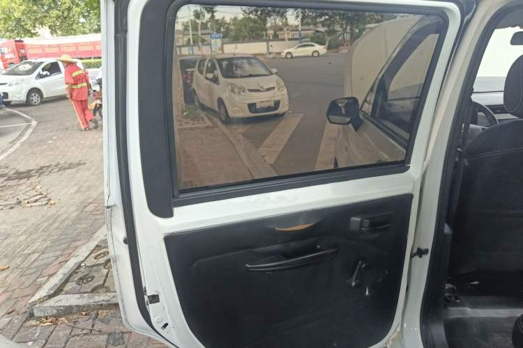 Used Wuling Hongguang PLUS 2019 1.5T Manual Standard Version 7 Seats Interior 8
