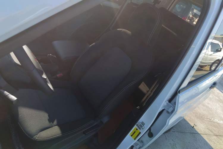 Used Wuling Hongguang PLUS 2020 1.5L Manual Comfort 7-Seater Left Front Seat