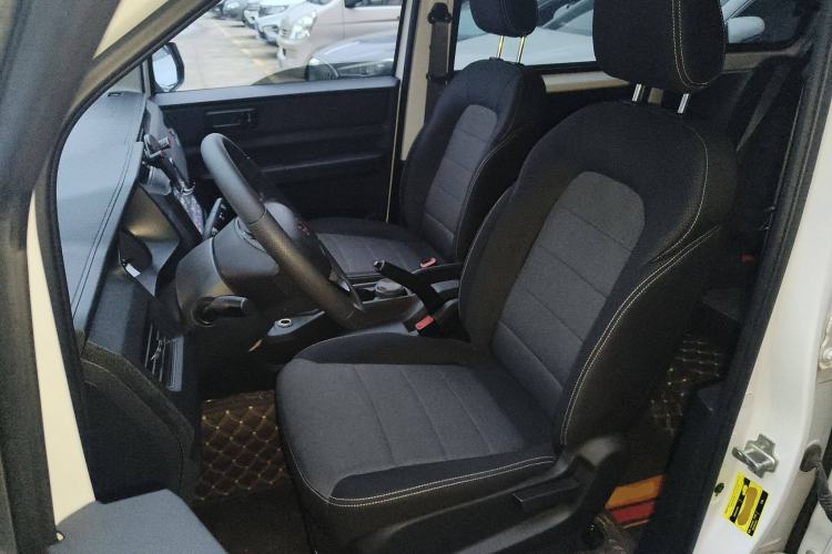 Used Wuling Hongguang PLUS 2019 1.5T Manual Standard Version 7 Seats Left Front Seat