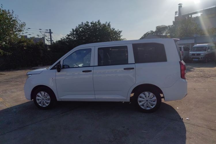 Used Wuling Hongguang PLUS 2020 1.5L Manual Comfort 7-Seater Left Side