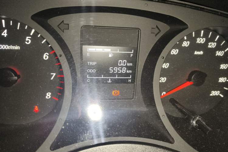 Used Wuling Hongguang PLUS 2019 1.5T Manual Standard Version 7 Seats Odometer Close Up