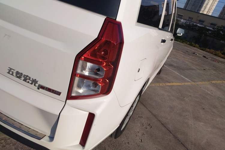 Used Wuling Hongguang PLUS 2020 1.5L Manual Comfort 7-Seater Right Rear Taillight
