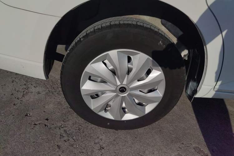 Used Wuling Hongguang PLUS 2020 1.5L Manual Comfort 7-Seater Right Rear Wheel Hub