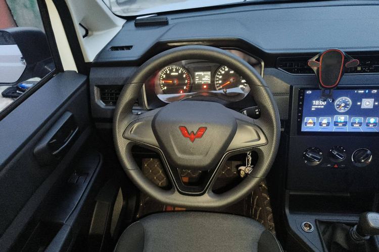 Used Wuling Hongguang PLUS 2019 1.5T Manual Standard Version 7 Seats Steering Wheel