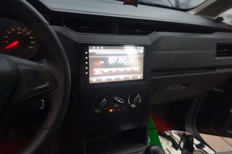 Used Wuling Hongguang PLUS 2019 1.5T Manual Standard Edition 5 Seats Audio And AC Panel