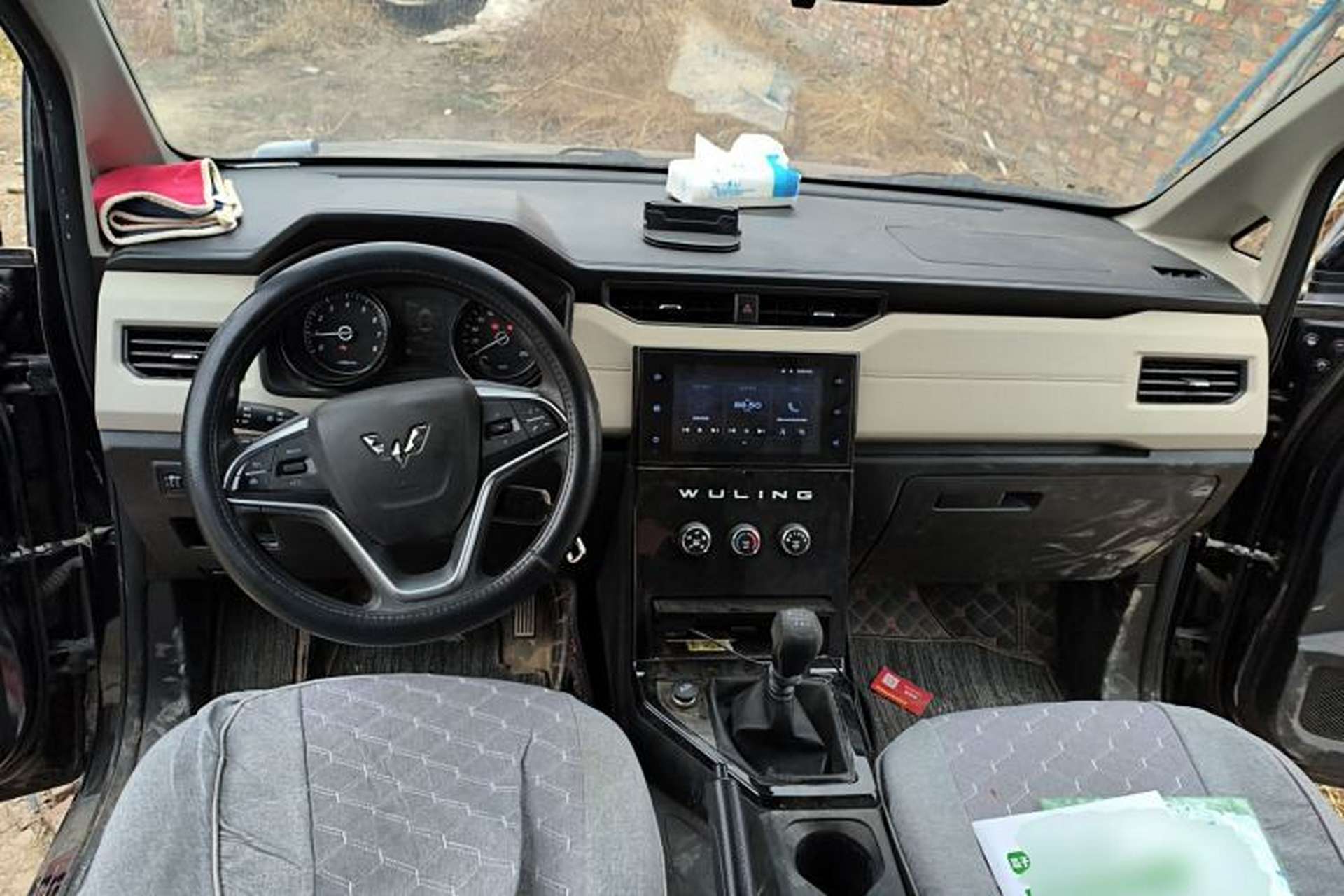 Used Wuling Hongguang PLUS 2019 1.5T Manual Luxury 7-Seater Center Console