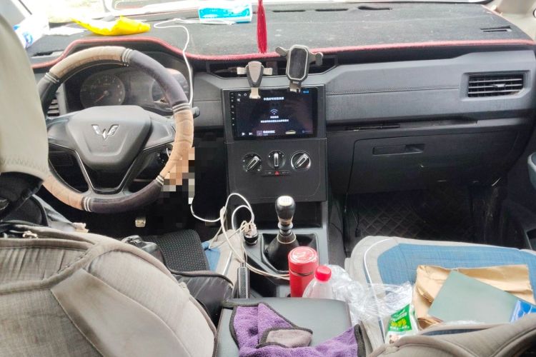 Used Wuling Hongguang PLUS 2019 1.5T Manual Standard Edition 5 Seats Center Console
