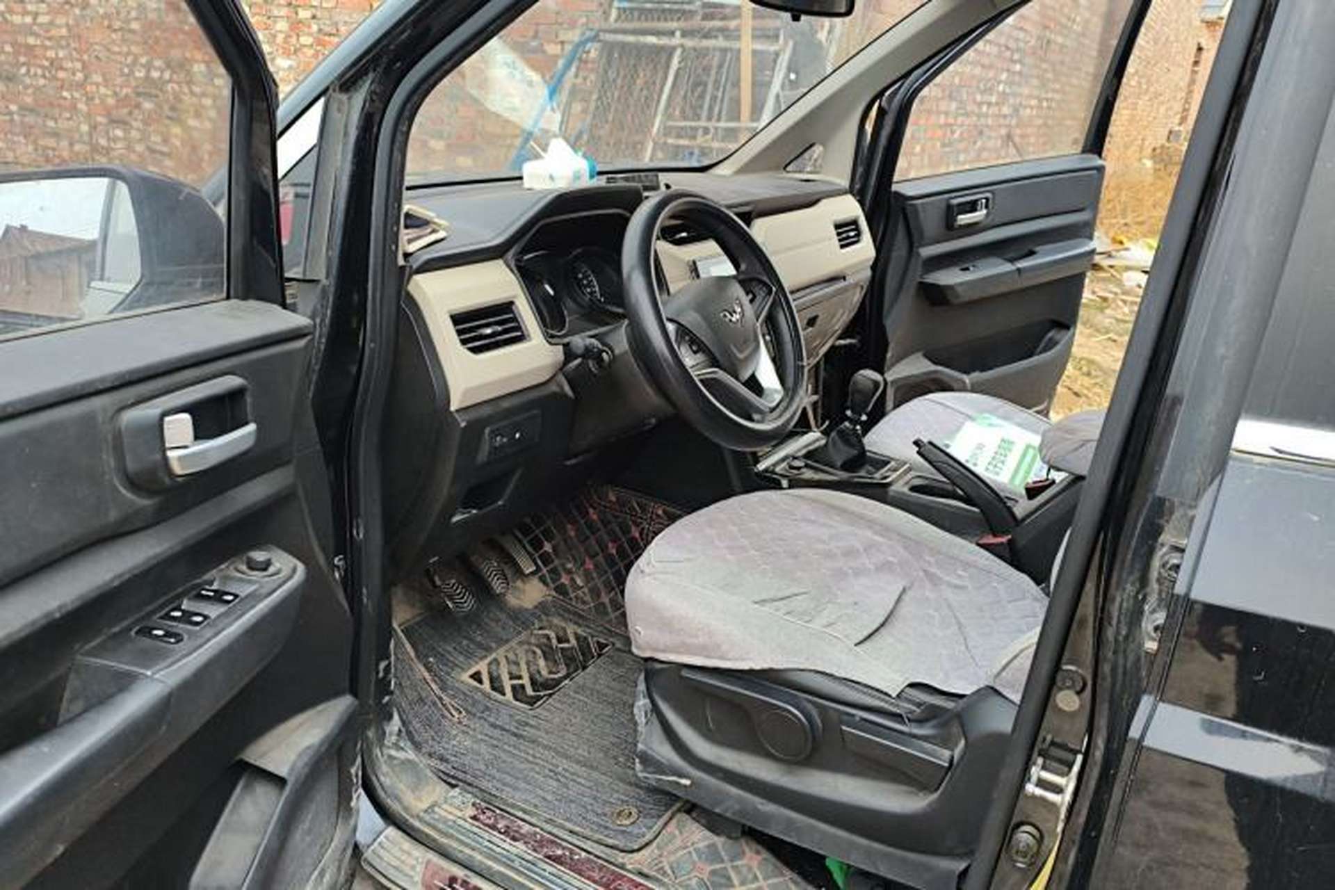 Used Wuling Hongguang PLUS 2019 1.5T Manual Luxury 7-Seater Driver Seat