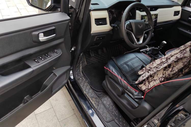 Used Wuling Hongguang PLUS 2019 1.5T Manual Luxury 7-Seater Driver Seat
