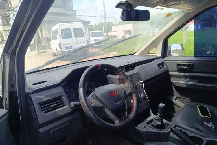 Used Wuling Hongguang PLUS 2019 1.5T Manual Standard Edition 5 Seats Driver Seat