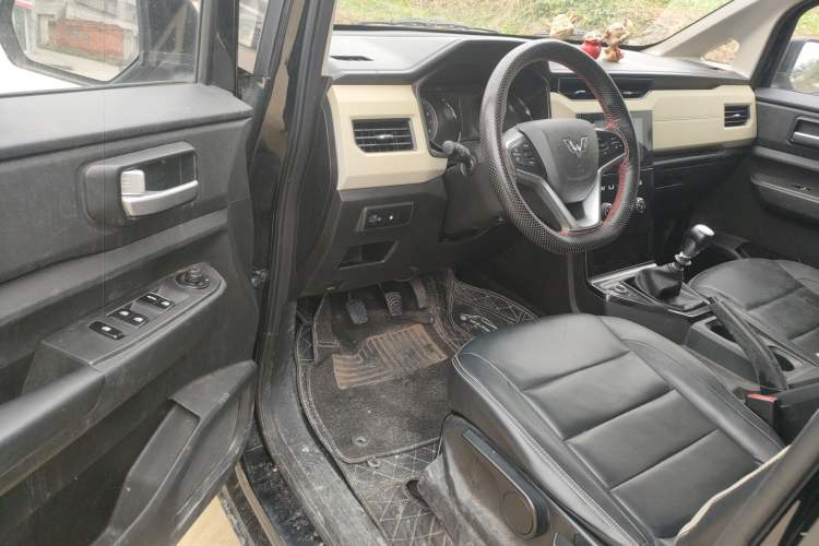 Used Wuling Hongguang PLUS 2019 1.5T Manual Luxury 7-Seater Driver Seat