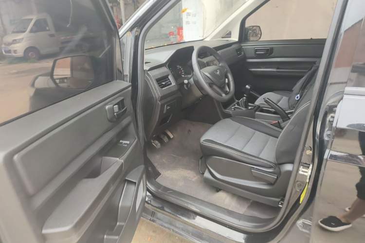 Used Wuling Hongguang PLUS 2019 1.5T Manual Standard Version 7 Seats Driver Seat