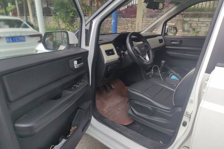 Used Wuling Hongguang PLUS 2019 1.5T Manual Luxury 7-Seater Driver Seat