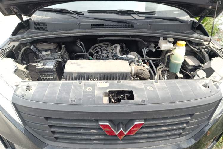 Used Wuling Hongguang PLUS 2019 1.5T Manual Standard Edition 5 Seats Engine Bay