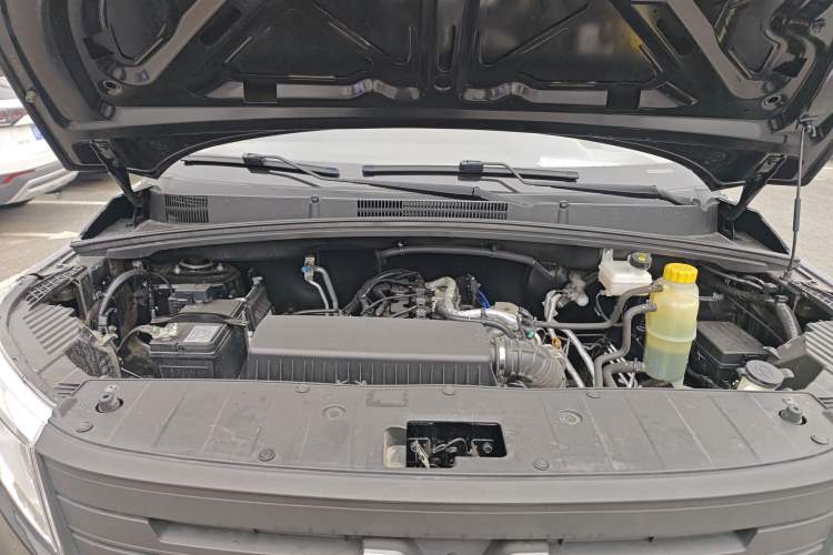 Used Wuling Hongguang PLUS 2019 1.5T Manual Standard Edition 5 Seats Engine Bay