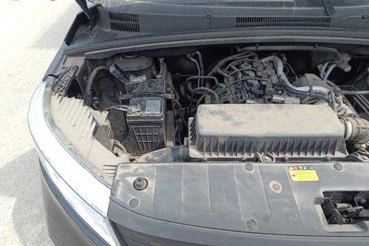 Used Wuling Hongguang PLUS 2019 1.5T Manual Standard Edition 5 Seats Engine Bay Right