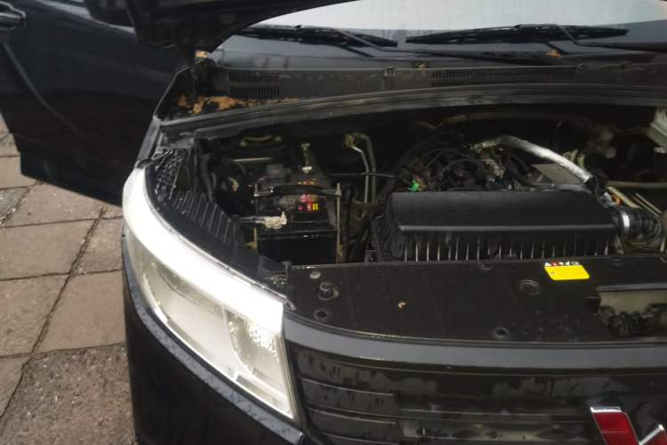 Used Wuling Hongguang PLUS 2019 1.5T Manual Standard Edition 5 Seats Engine Bay Right