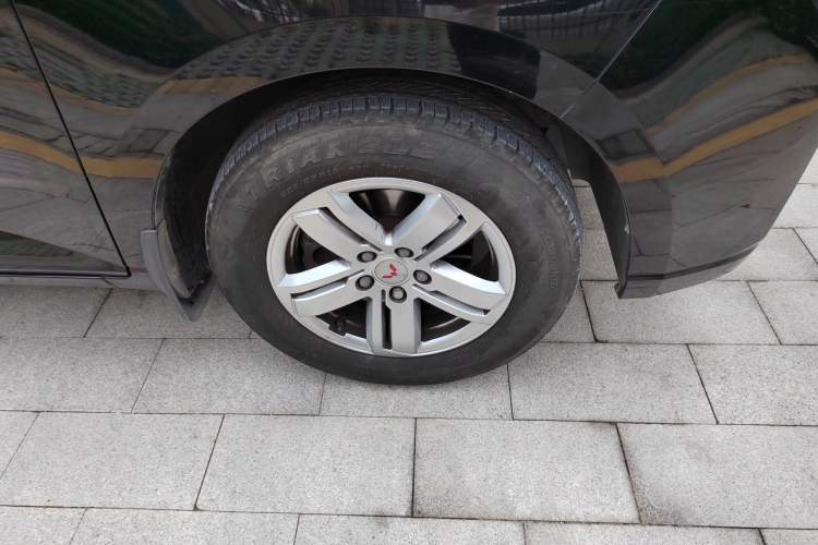 Used Wuling Hongguang PLUS 2019 1.5T Manual Luxury 7-Seater Exterior 1