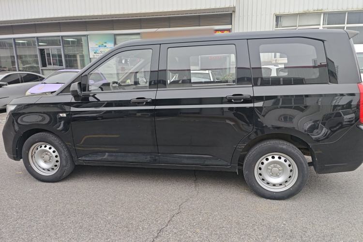 Used Wuling Hongguang PLUS 2019 1.5T Manual Standard Edition 5 Seats Exterior 3